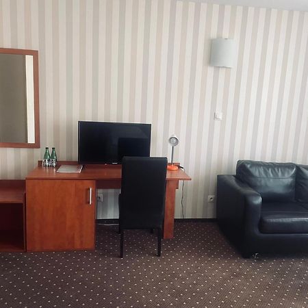 Papaver Hotel Ślesin Extérieur photo