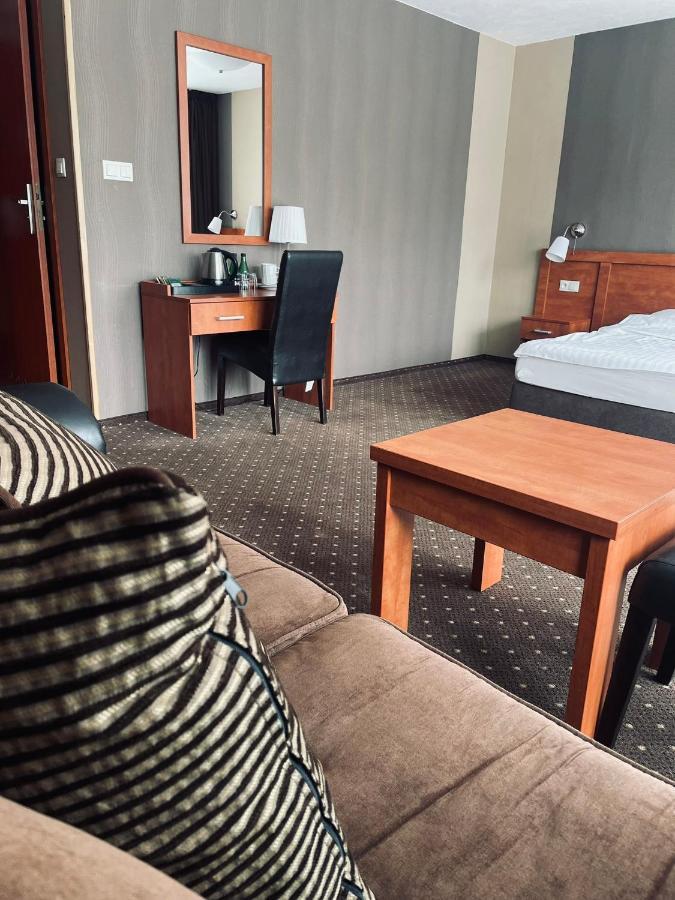 Papaver Hotel Ślesin Extérieur photo
