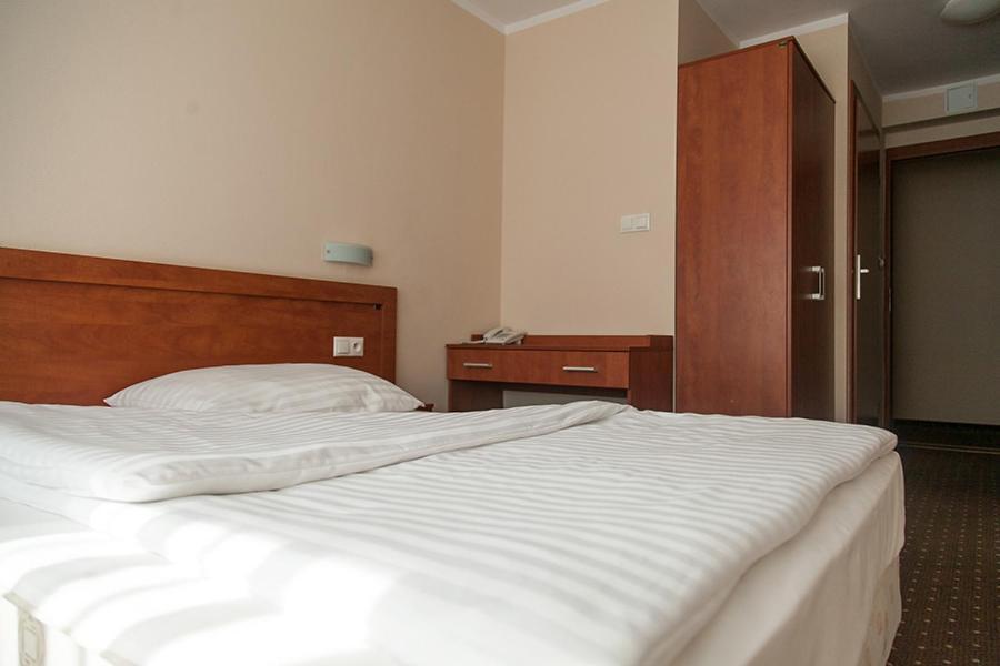 Papaver Hotel Ślesin Chambre photo