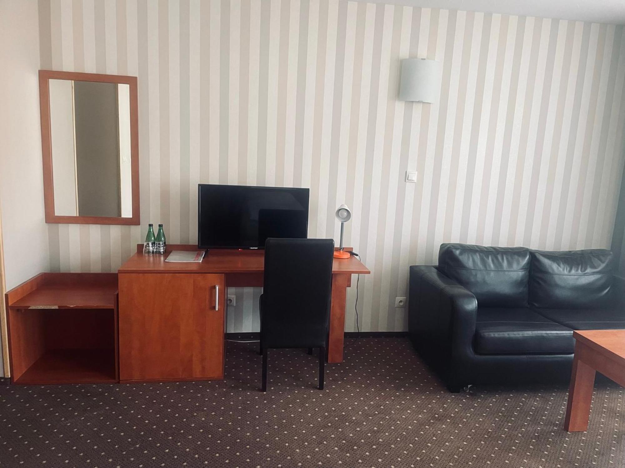 Papaver Hotel Ślesin Extérieur photo