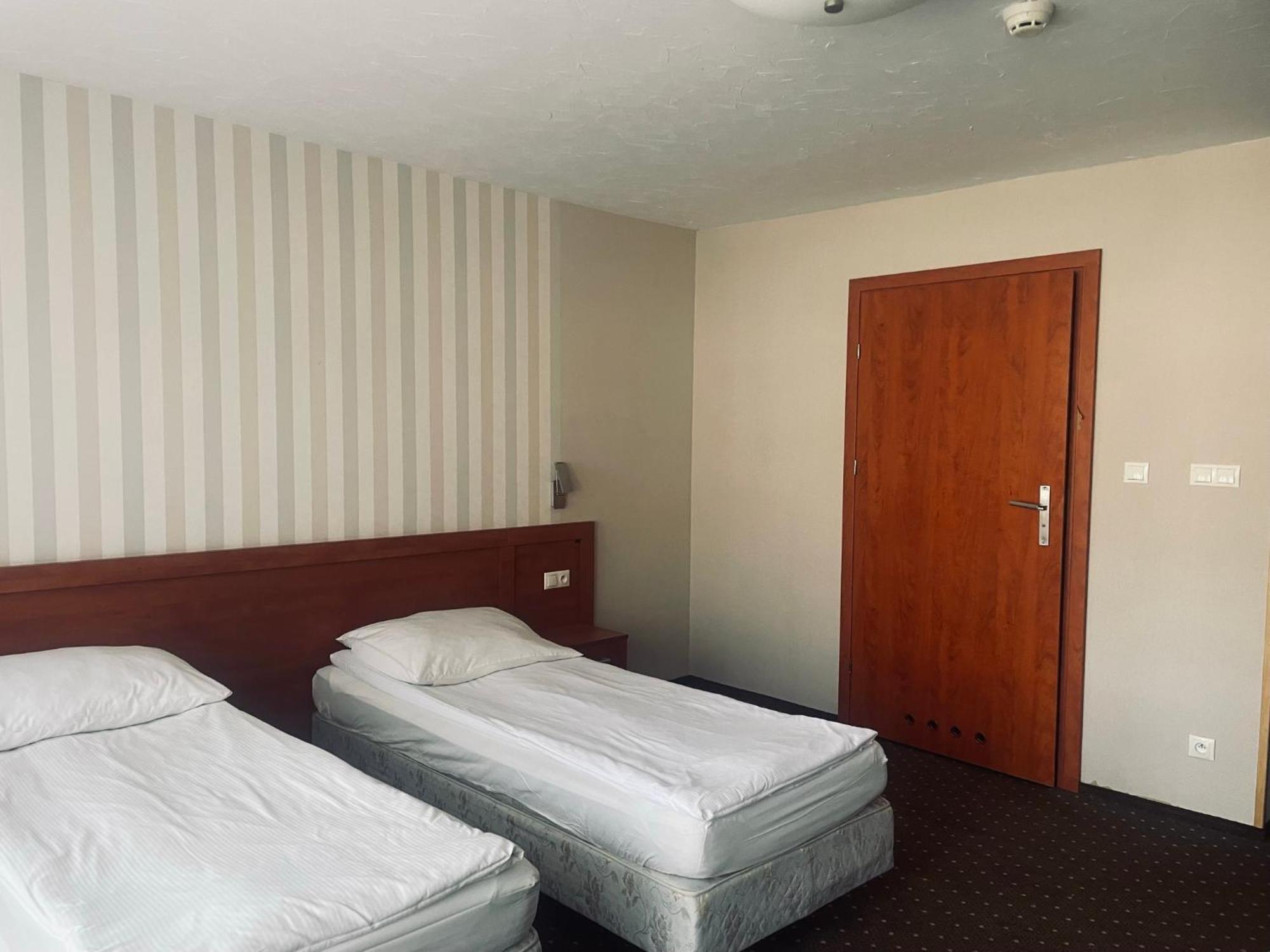 Papaver Hotel Ślesin Extérieur photo