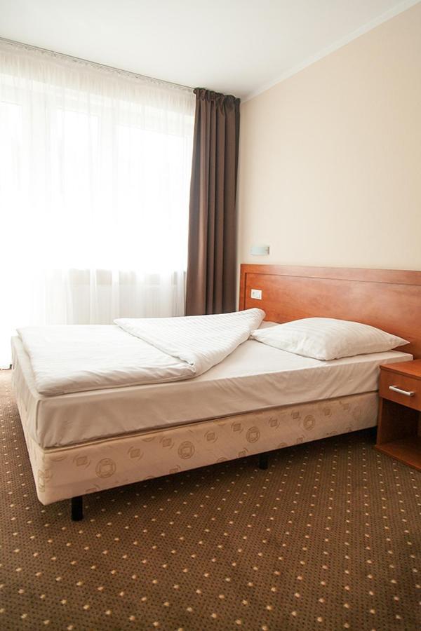 Papaver Hotel Ślesin Extérieur photo