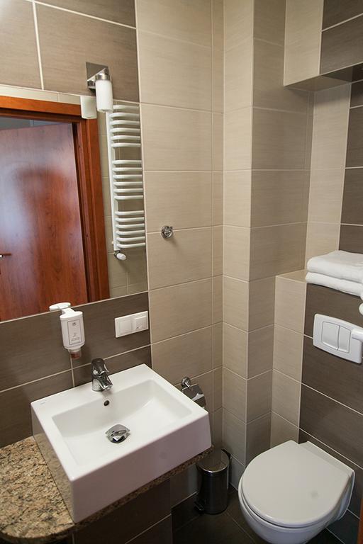 Papaver Hotel Ślesin Extérieur photo