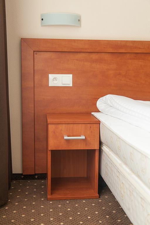 Papaver Hotel Ślesin Chambre photo