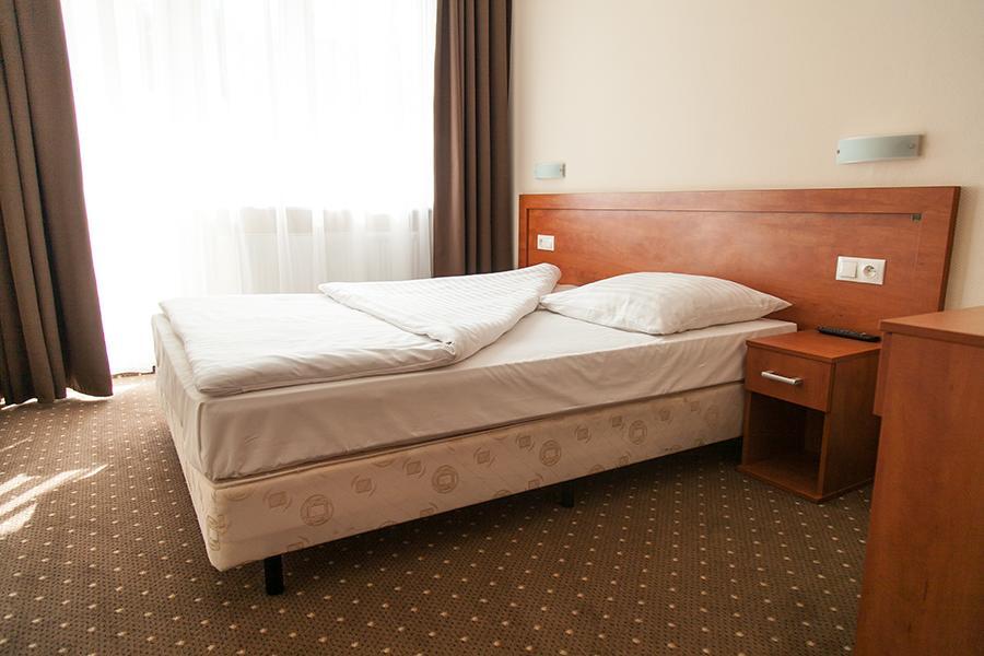 Papaver Hotel Ślesin Chambre photo